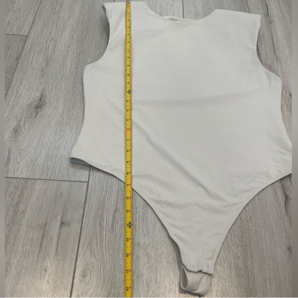 Babaton Aritzia Shoulder Pad Bodysuit - Picture 8 of 9